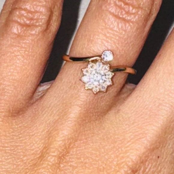 10k Solid Gold  Solitaire Flower Real Diamond Ring, Promise, Engagement Ring - Picture 1 of 7